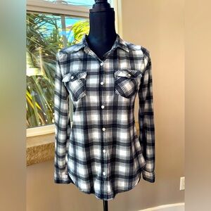 Passport - Long Sleeve Black & White Snap-Closure Shirt Women’s Size Medium